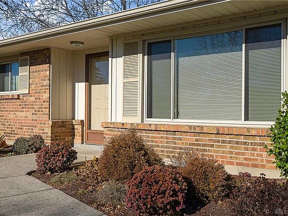 3rd image of 7450 Larissa Ct