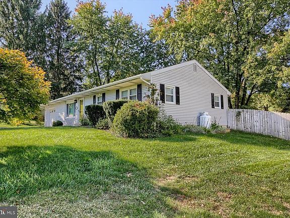 3rd image of 2682 Chestnut Rd
