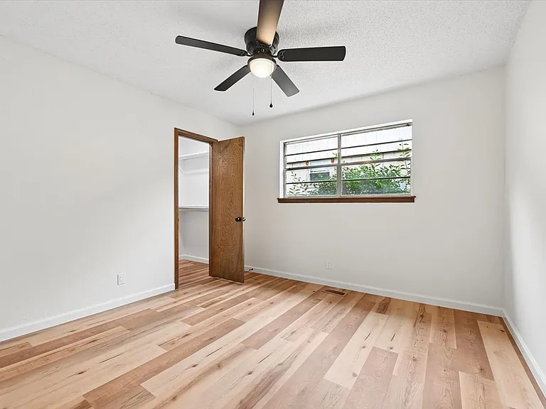 1012 W Madison St N — Photo 14