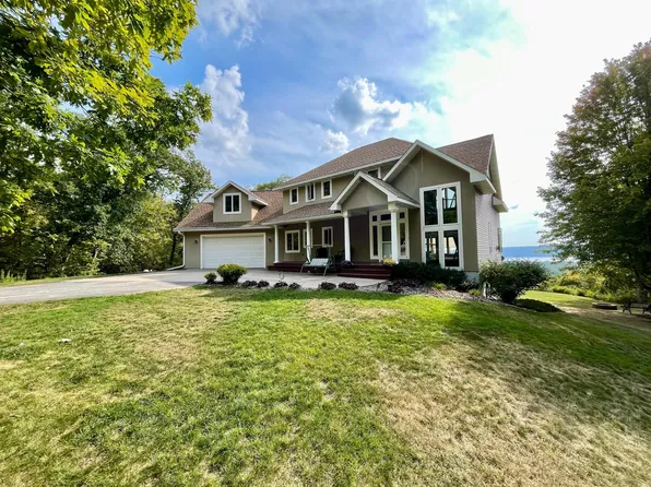 N1093 375th St, Maiden Rock, WI 54750