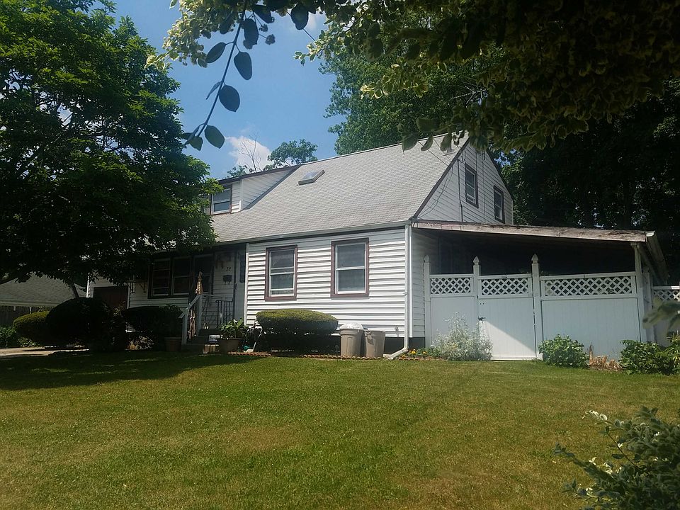 2nd image of 39 W White St