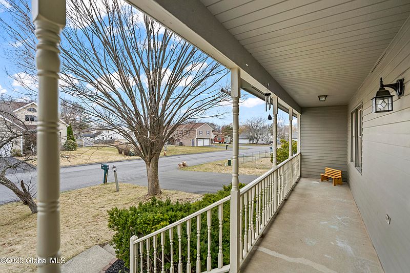 3rd image of 25 Valleywood Drive
