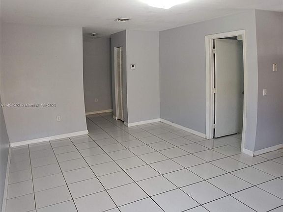5th image of 2530 NE 184th Ter