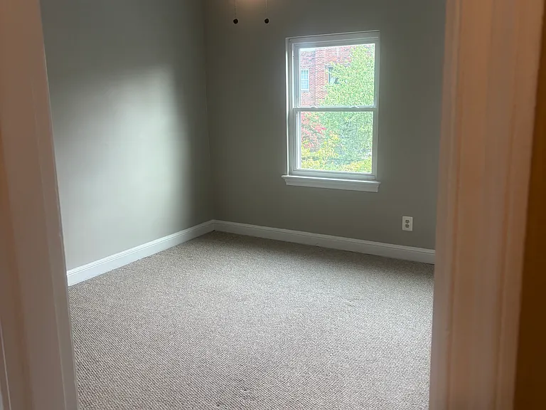 534 E Luray Ave — Photo 11