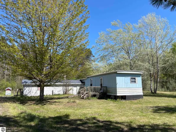 5985 Roehrs Rd, Beaverton, MI 48612