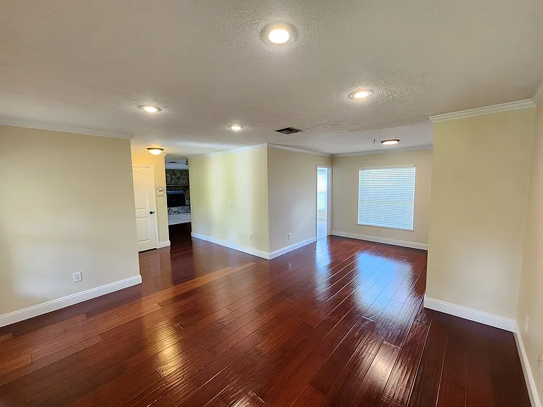 2403 Stonehill Ave — Photo 6