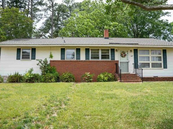 607 Vanney Cir, Boiling Springs, SC 29316