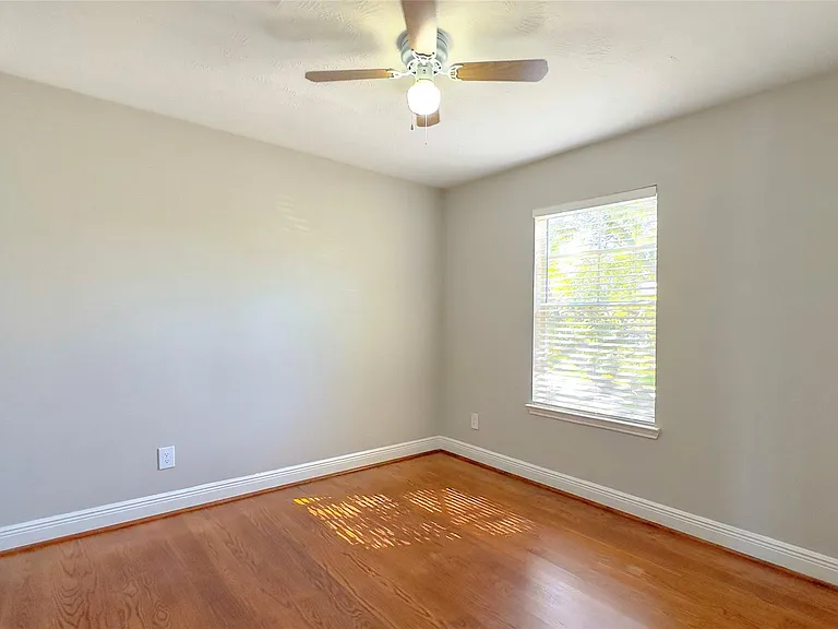 9923 Farrell Dr — Photo 17