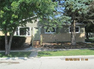 4 N Ridgemoor Ave, Mundelein, IL 60060