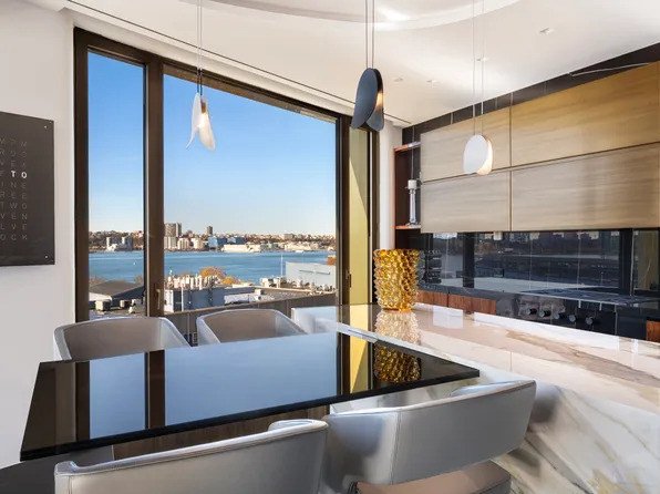 551 West 21st Street image 4 of 20