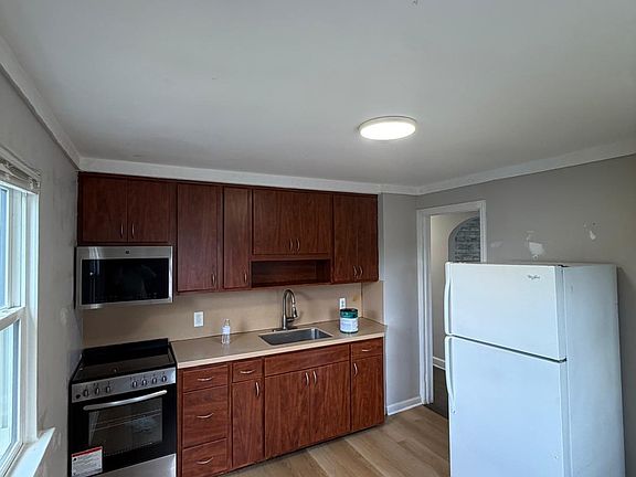 5th image of 629 Erudo St