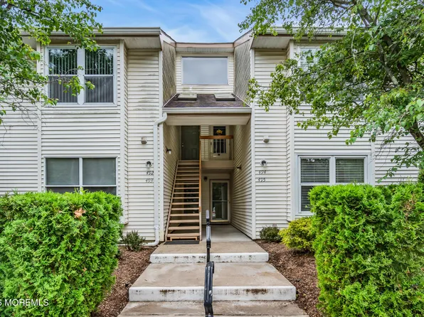 492 Bayberry Ct, Englishtown, NJ 07726