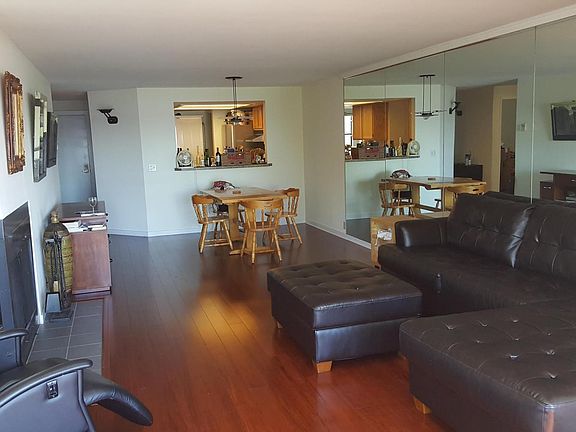 3rd image of 500 W Roy St APT 305
