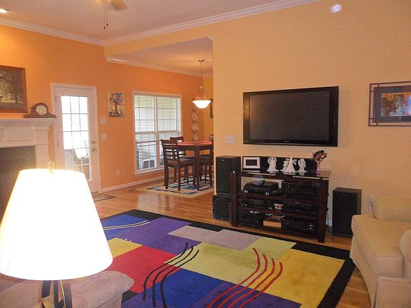 3rd image of 2726 Lone Oak Dr