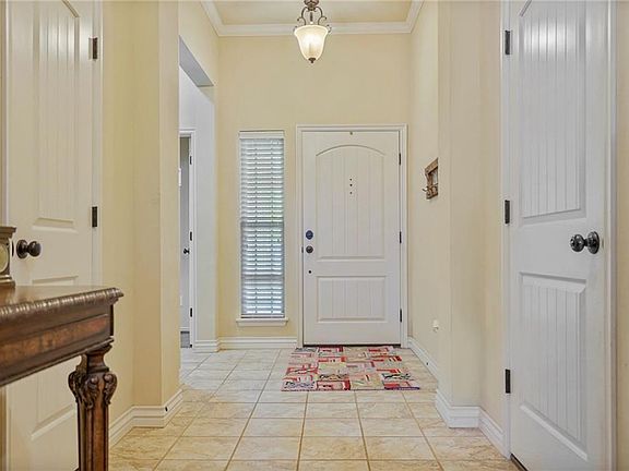 4th image of 617 Christian Ln