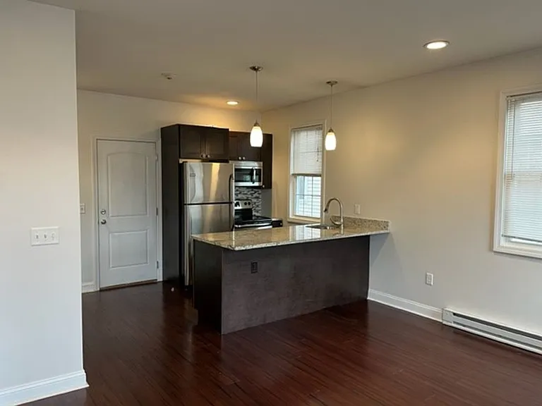 41 America St — Photo 1