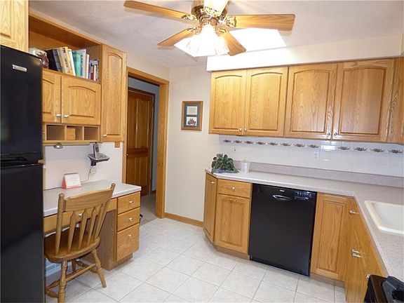 3rd image of 219 Mardi Gras Dr
