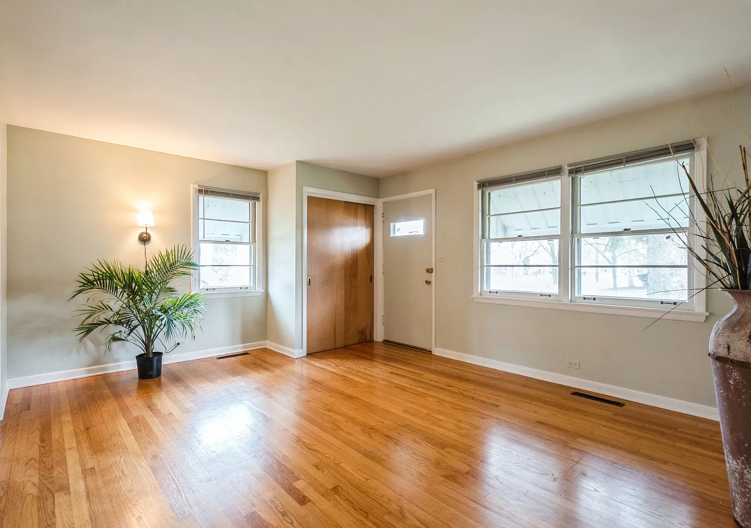 3 bed, 936 sqft, $2,600 — Photo 3