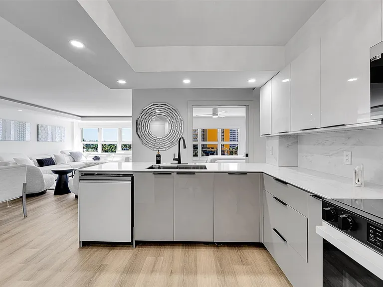 405 N Ocean Blvd #306 — Photo 10