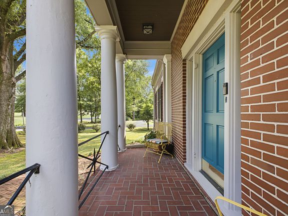 5th image of 385 Tavern Ln