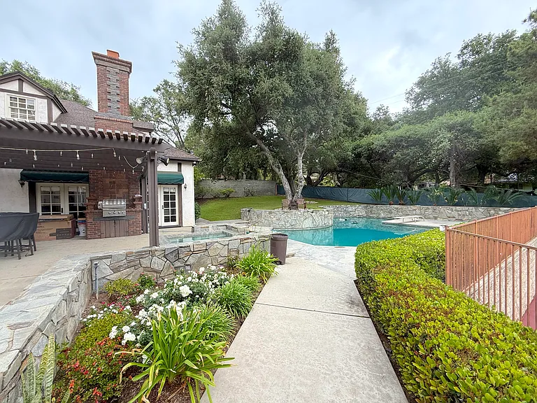 533 E Sierra Madre Ave — Photo 40