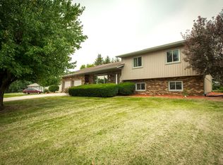 2665 Samuel Clemens Rd, Muscatine, IA 52761