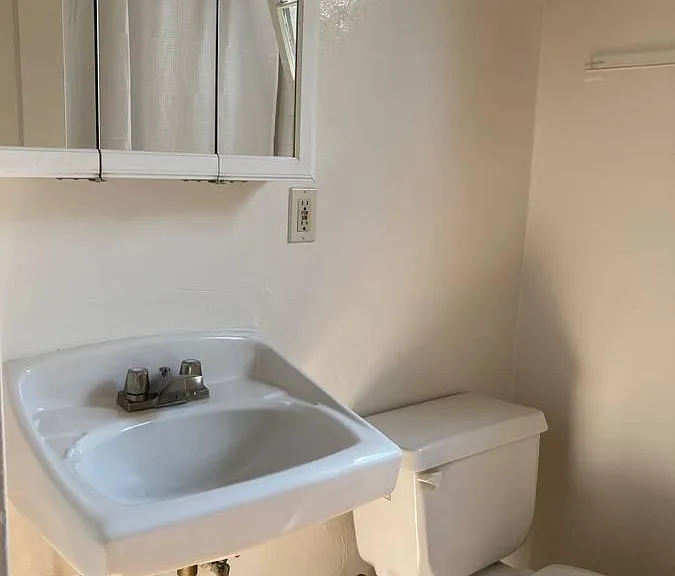 8261 Blackburn Ave #L — Photo 11