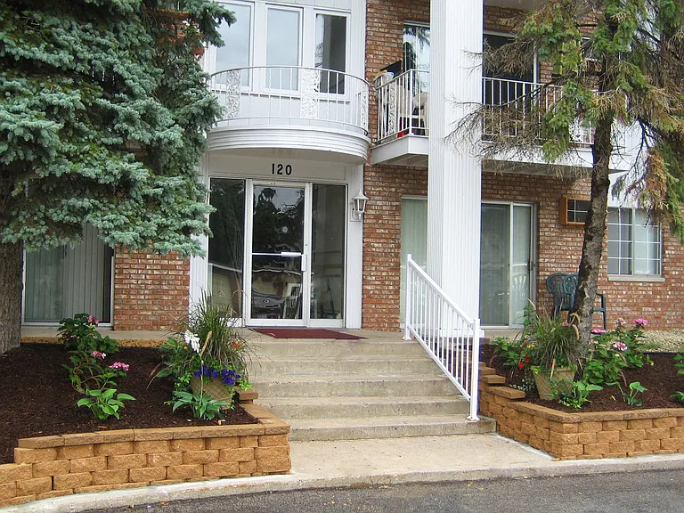 Charlton Place — Photo 12