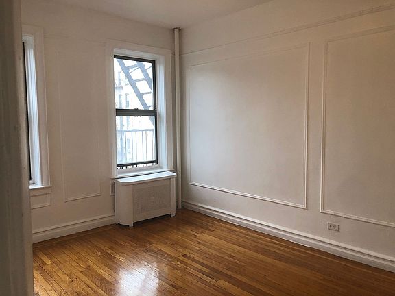 5th image of 1292 Washington Ave APT 25