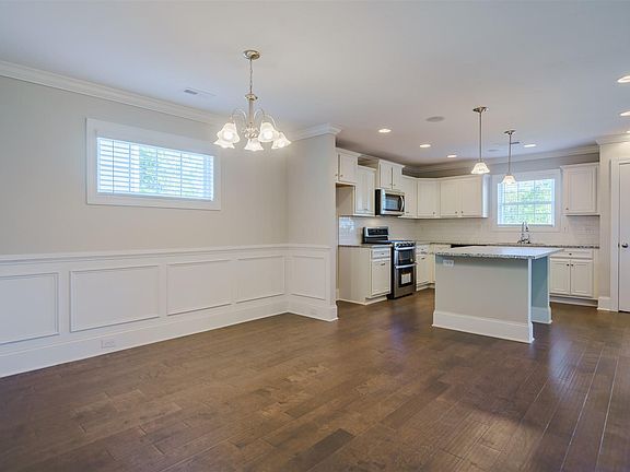 3rd image of 324 Berlandier Ln