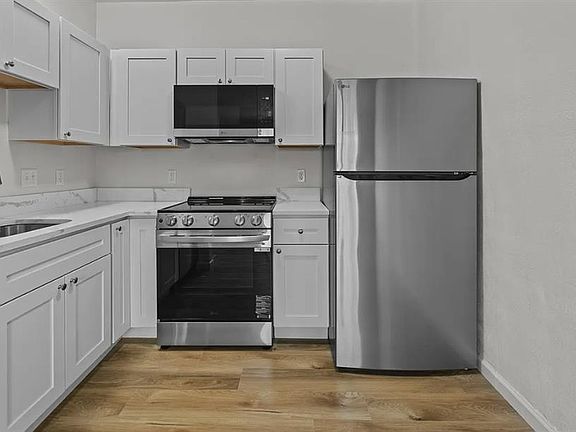 4th image of 2111 Bellevue Ave
