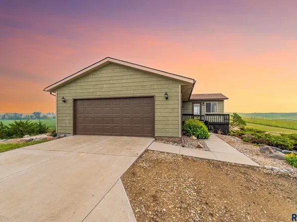 45155 Hawk Dr, Montrose, SD 57048