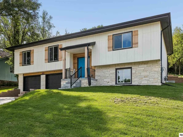 5129 Raven Oaks Dr, Omaha, NE 68152
