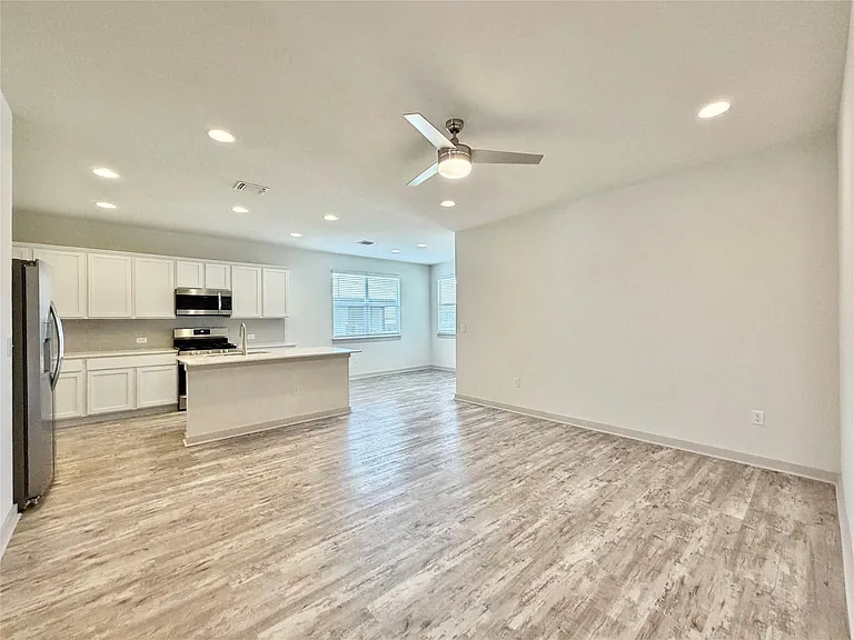 10214 Norshire Ln — Photo 5