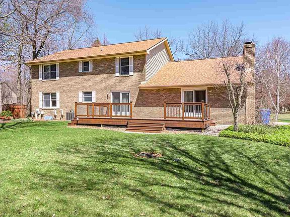 3rd image of 5801 Woodcliff Dr