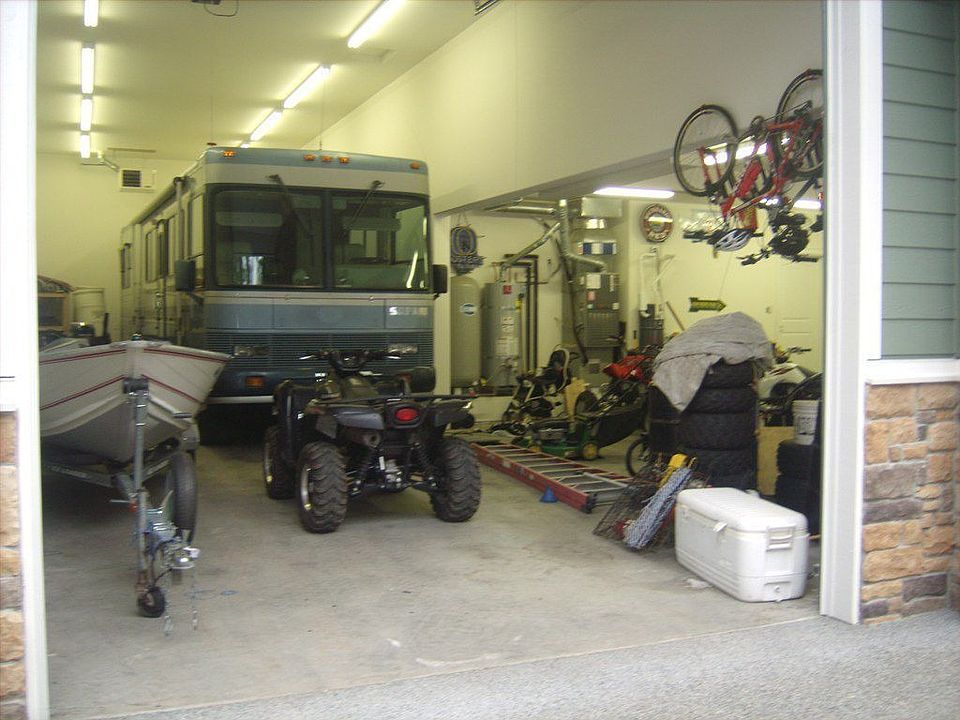 1780 sq. ft. Garage/RV for your Rv and Toys