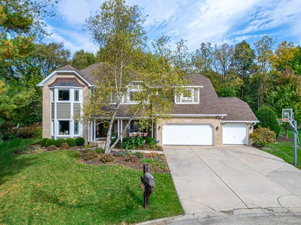 42W046 Retreat Ct, St Charles, IL 60175