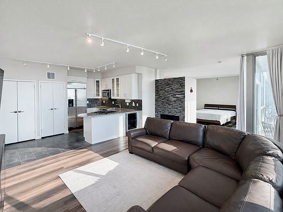 4th image of 701 S Wells St APT 1506