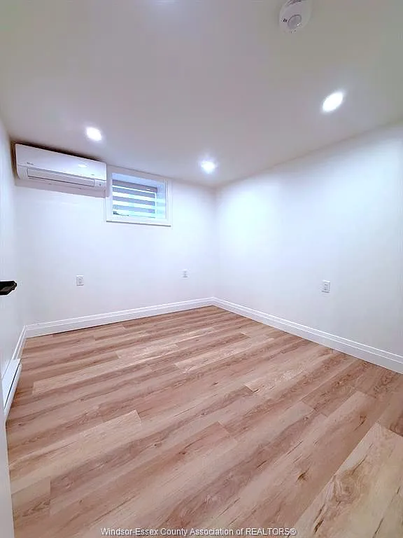 1748 Hall Avenue Lower — Photo 4