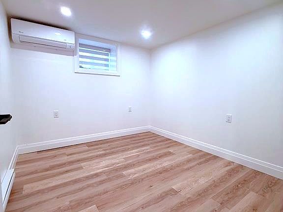 4th image of 1748 Hall Ave