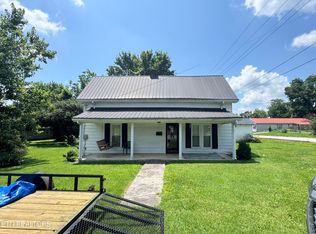 W 4th St #411, Livingston, TN 38570
