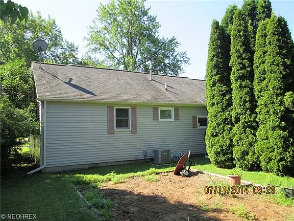 4th image of 860 Howard Dr