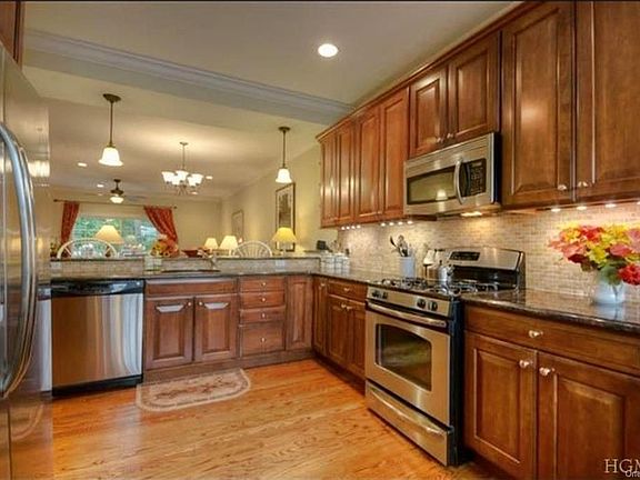 2nd image of 101 Villa Ct