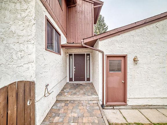 3rd image of 961 N Ranchview Cres NW