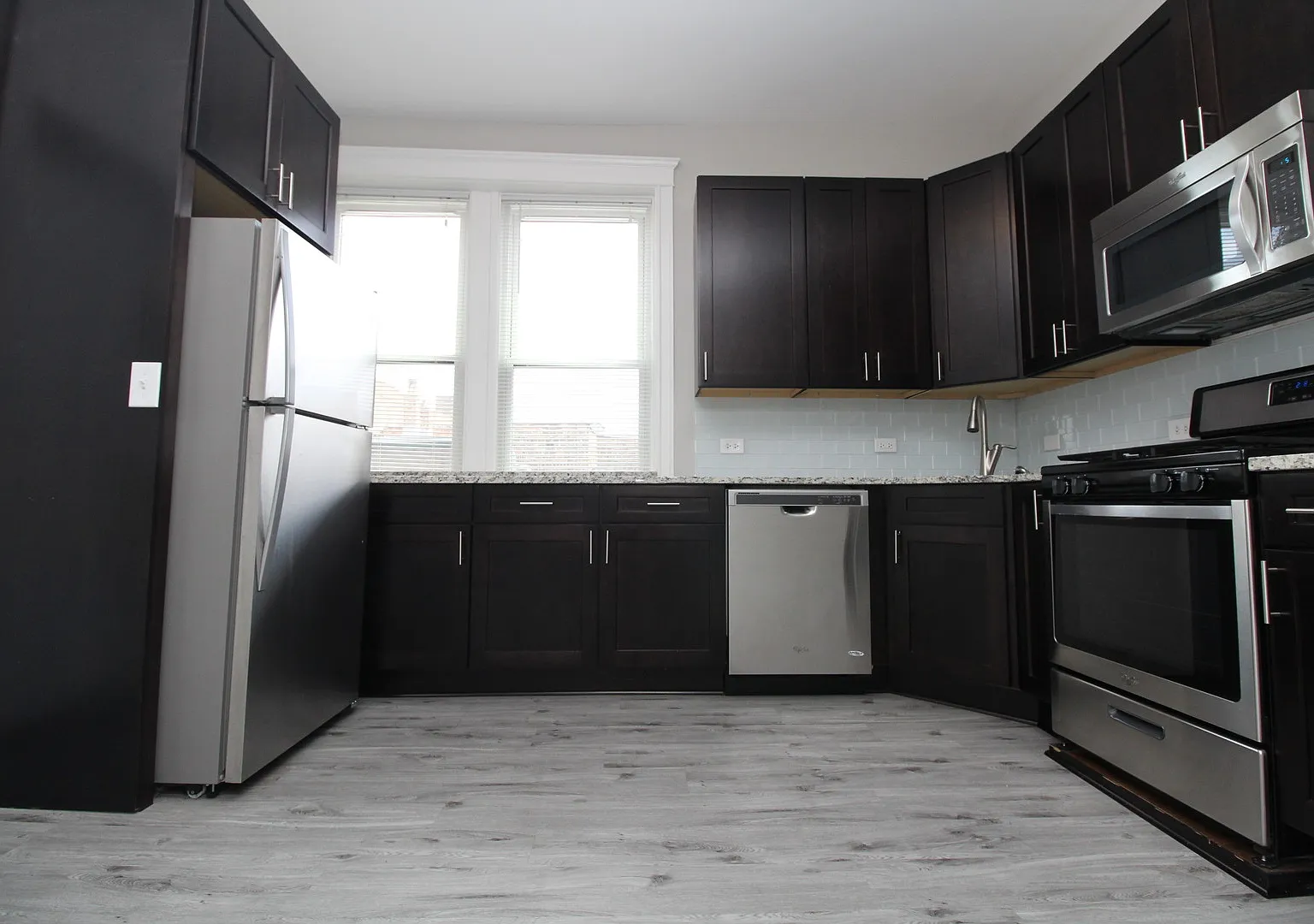 3 bed, 800 sqft, $2,750 — Photo 3
