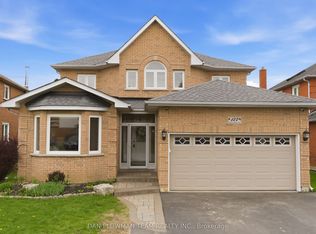 122 Robert Adams Dr, Clarington, ON L1E 2C4