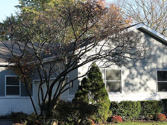 2nd image of 632 Normandie Blvd