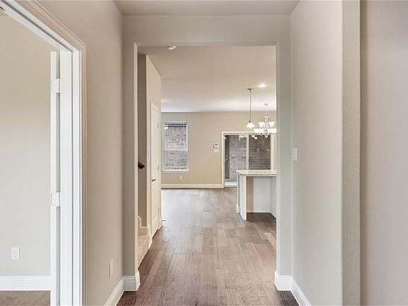5th image of 312 Carnaby Ct