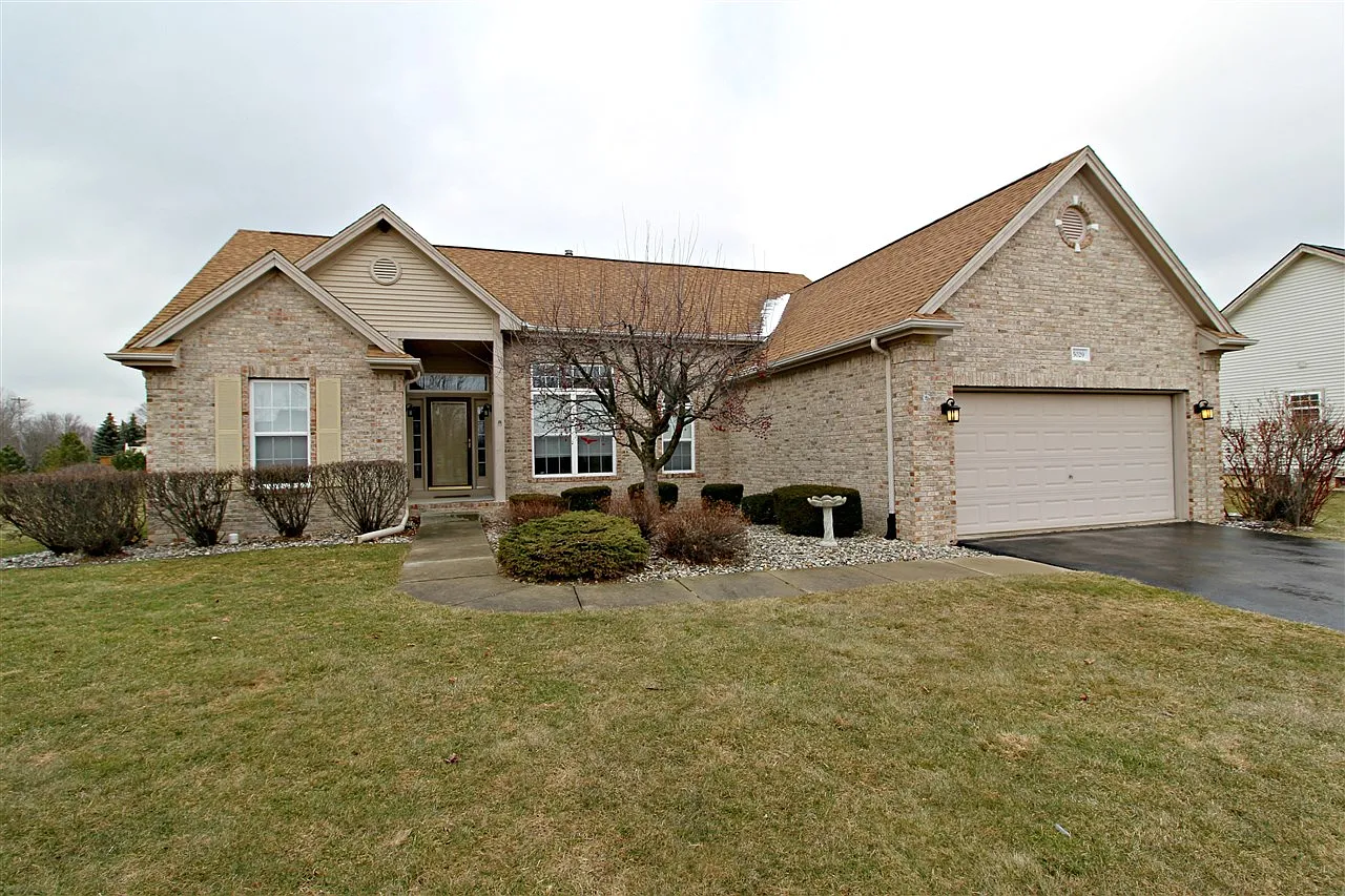 5029 Parkwood Ct photo 1