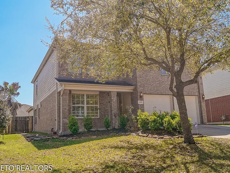2819 Foster Hill Dr — Photo 2